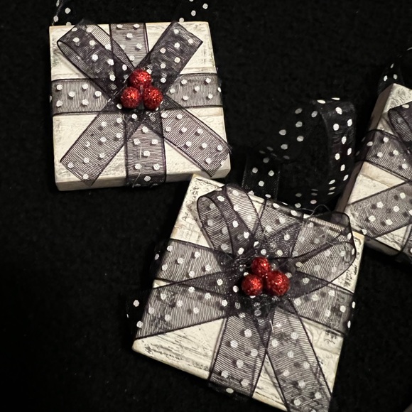 Cute jenga present ornaments - Picture 2 of 3